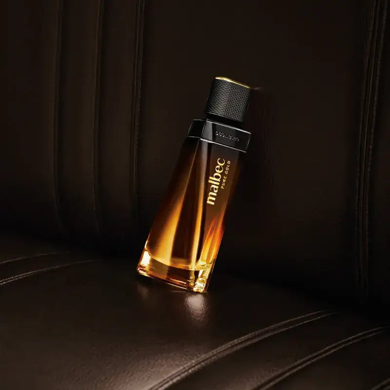 Lifestylefoto met Malbec Pure Gold – ideale geur voor een avond vol charme