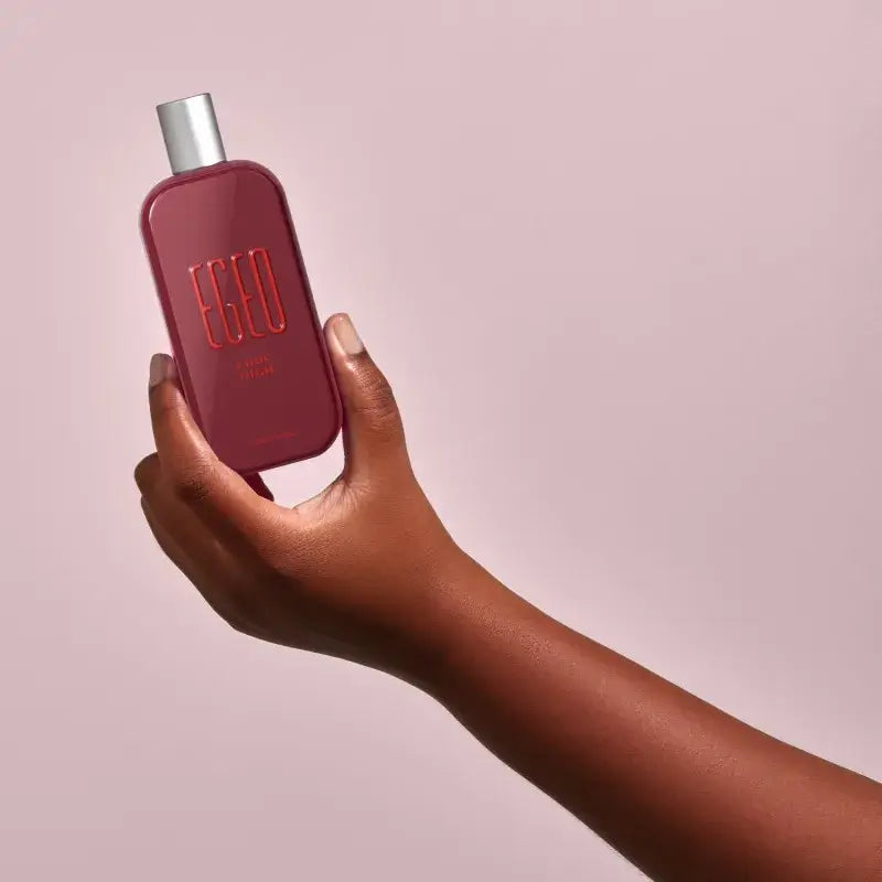 Egeo Choc High oBoticário in hand – unisex parfum met chocolade en aardbei