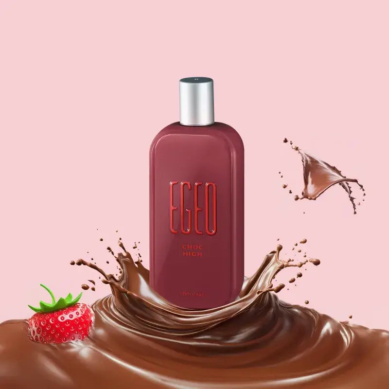 Fles van Egeo Choc High Eau de Toilette omringd door chocolade en verse aardbeien