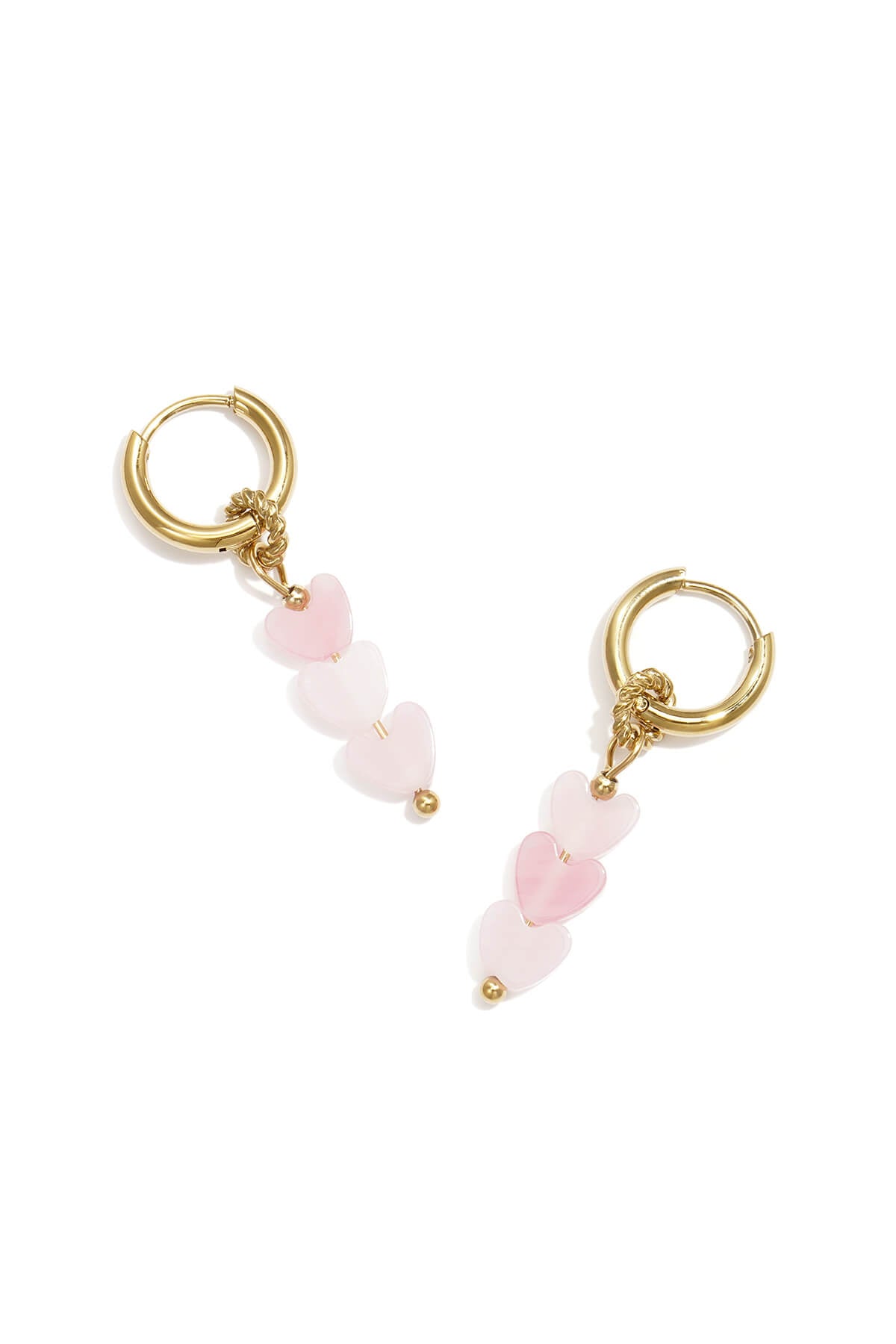 Gouden stainless steel oorbellen met 3 roze harten kraaltjes eraan