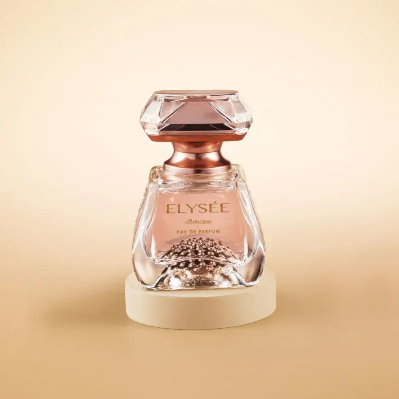 Close-up Elysée parfum – kristallen dop en luxe uitstraling