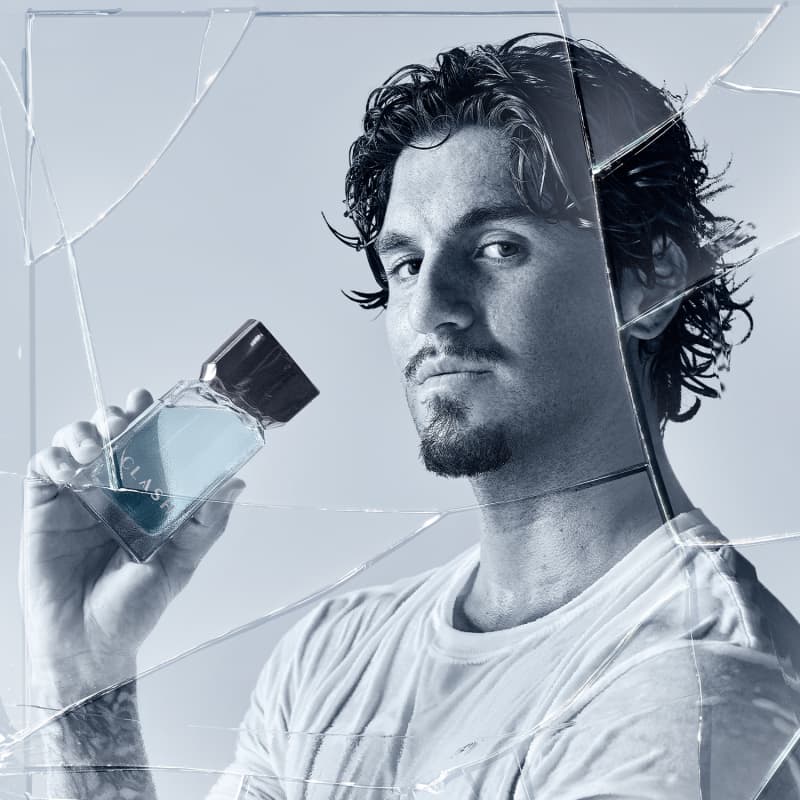 Lifestylefoto met Clash parfum – moderne man in urban setting