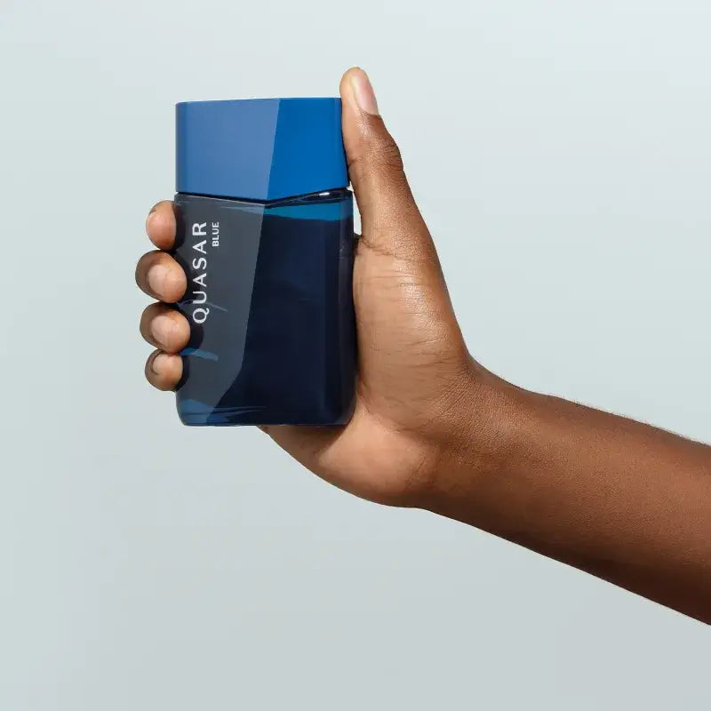 Parfumfles Quasar Blue met blauwe dop en transparante glazen body