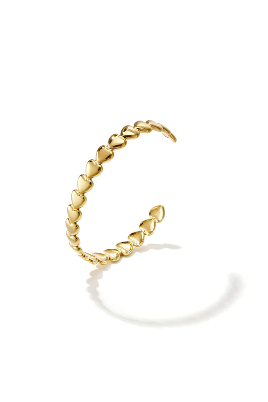 Gouden bangle van hartjes in het materiaal stainless steel