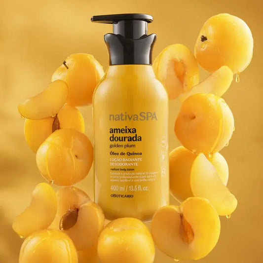 Nativa Spa Ameixa Dourada omringd door gouden pruimen
